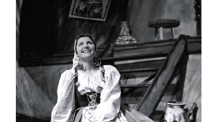 LUISA MANDELLI (calsse1922) sarà ancora Annina in Traviata alla STAATSOPER di Berlino 19 Dicembre 2015