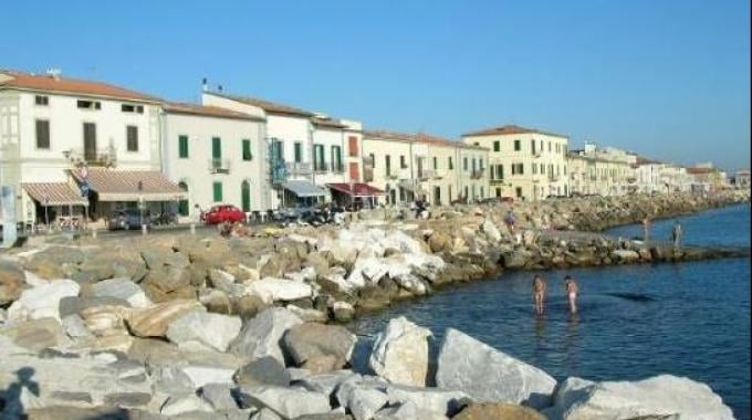 Avviso per una manifestazione di interesse  alla realizzazione di spettacoli nell’ area di Piazza Viviani, a Marina di Pisa, per il prossimo mese di agosto nell’ambito della rassegna estiva “Marenia Non Solo Mare”.