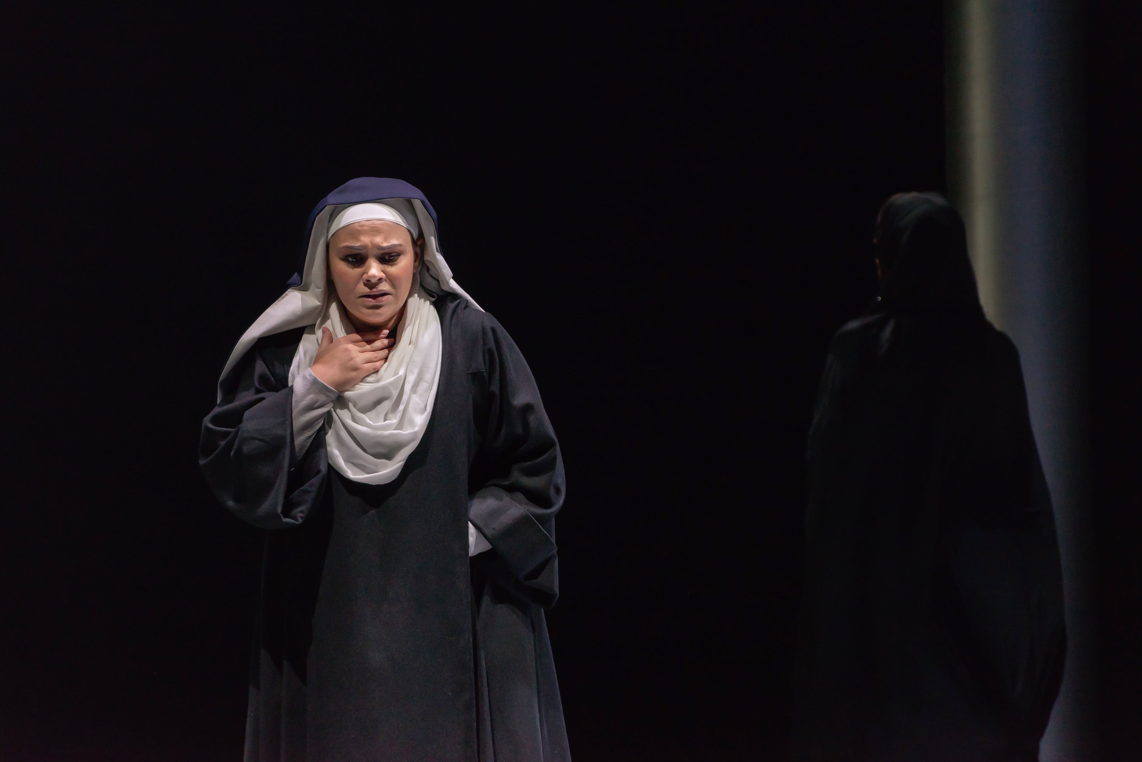 Suor Angelica nel vuoto del Comunale...